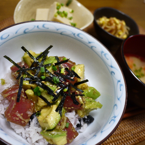 お手軽マグロ・アボカド丼