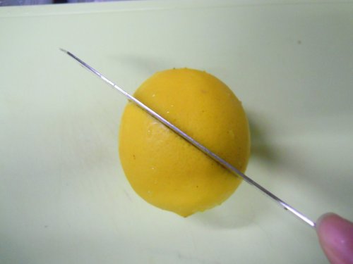 レモンを斜めに切る くし切り方法4