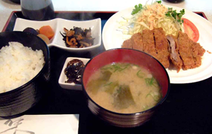 トンカツ弁当を食べる順番