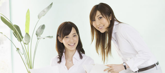 オフィスで働く女性