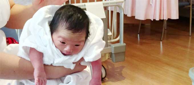 赤ちゃんのげっぷのさせ方