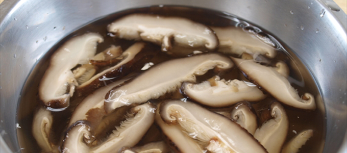 干し椎茸を早く戻す方法