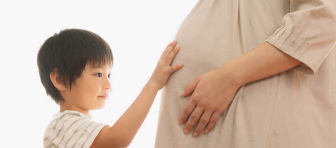 兄弟の出産を待つお兄ちゃん