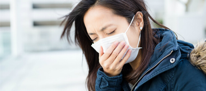 辛い咳を止める方法は、ハチミツや生姜、ツボ押しが効果的